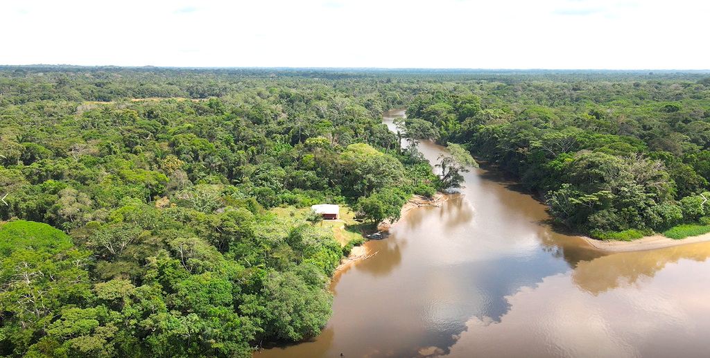 La Amazonía Desgobernada: Crónica de Cuatro Ríos en Loreto La Amazonía Desgobernada: Crónica de Cuatro Ríos en Loreto
