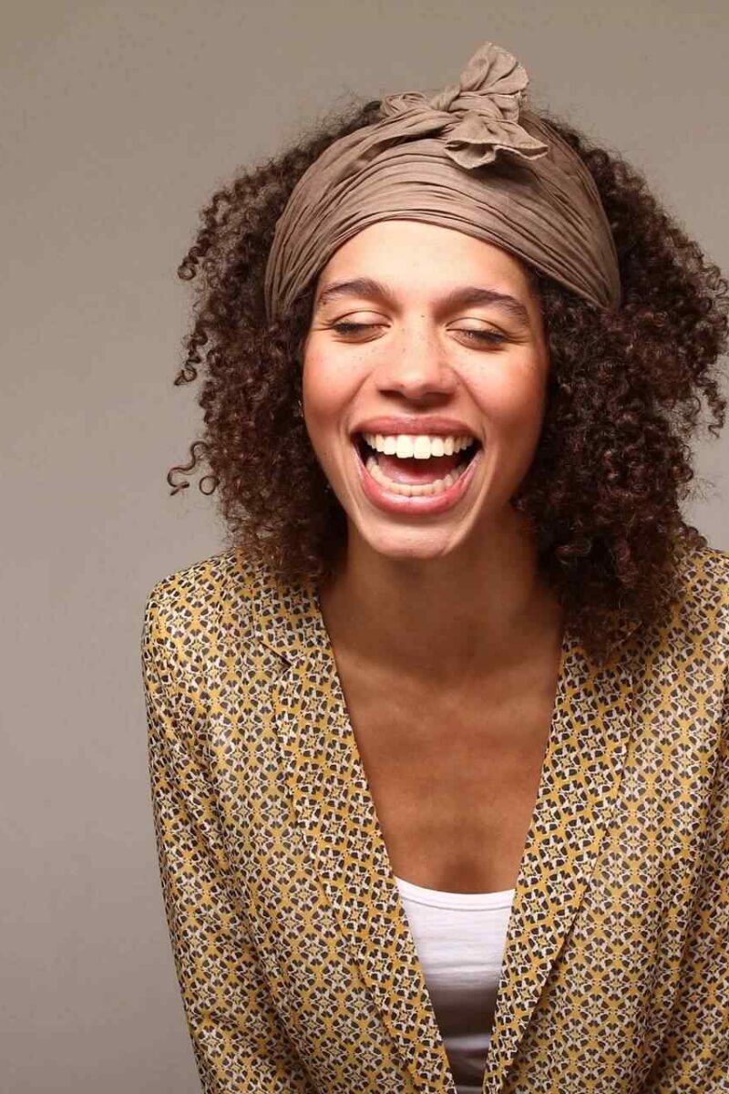 8 Habits of Incredibly Happy Women In The Holywood